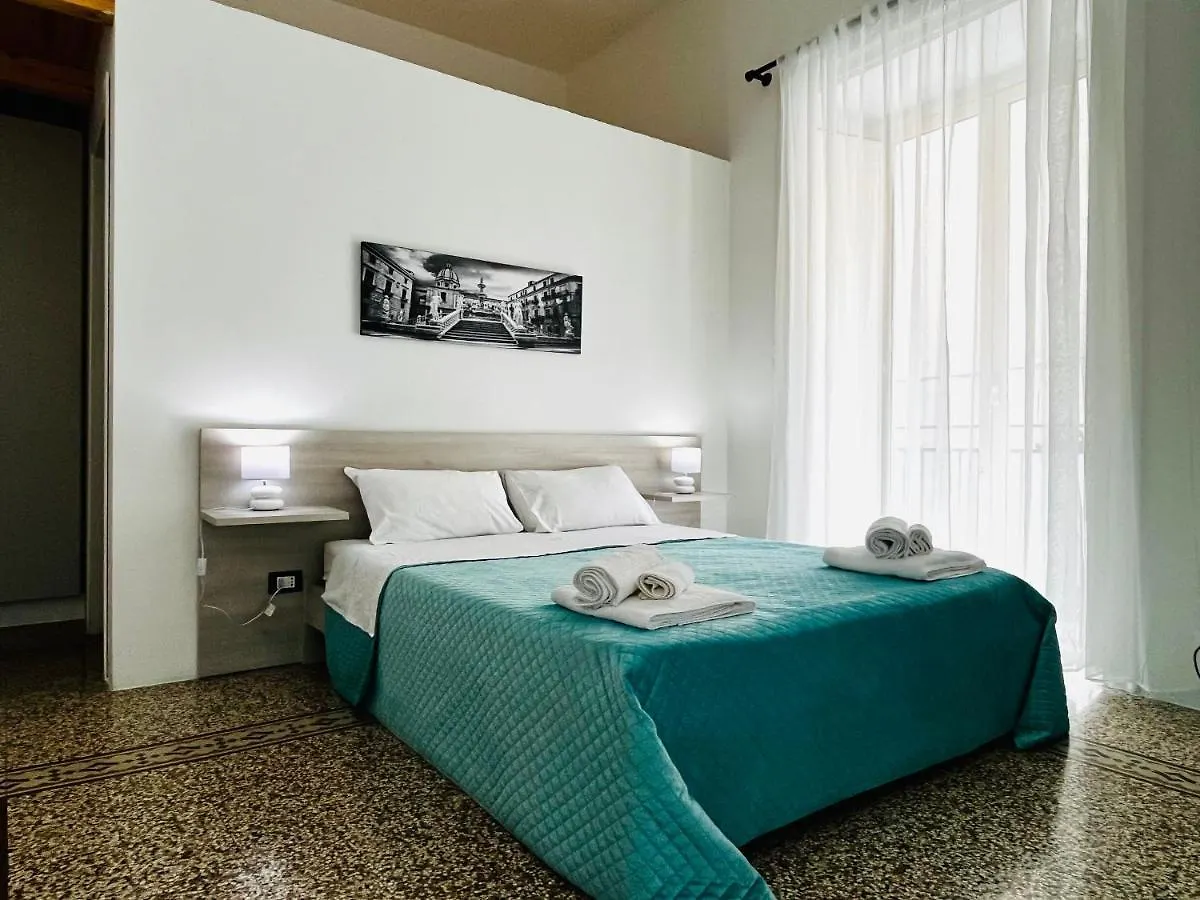 Pupi 93 Rooms Palermo 2*,