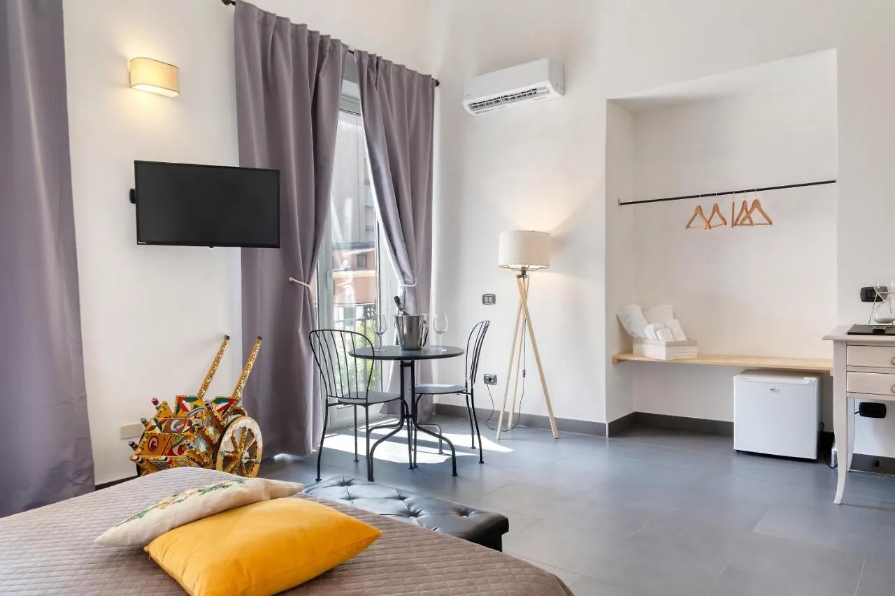 Pupi 93 Rooms Palermo Bed & Breakfast