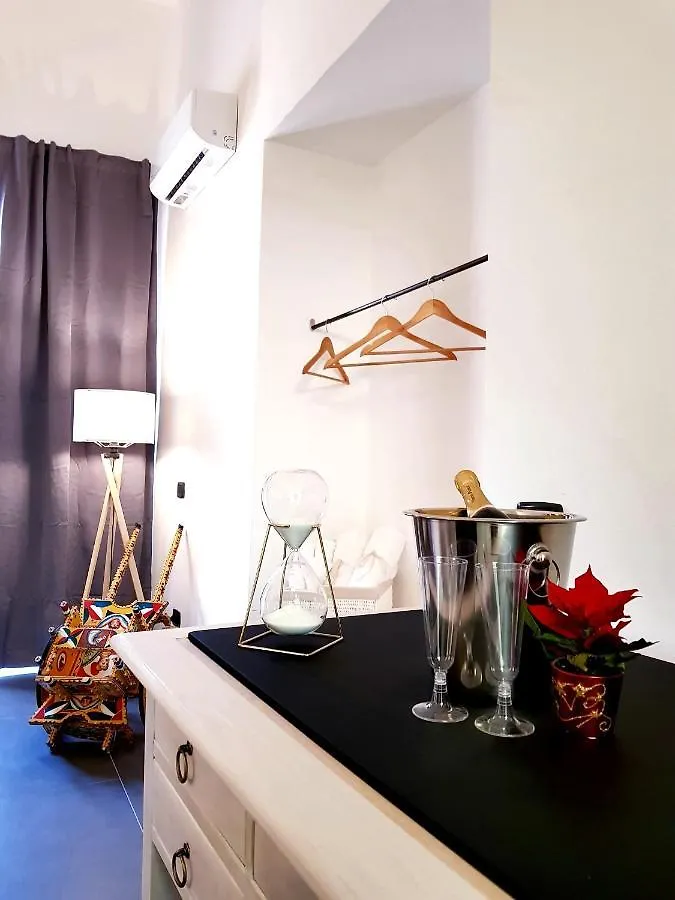 Pupi 93 Rooms Palermo Italy