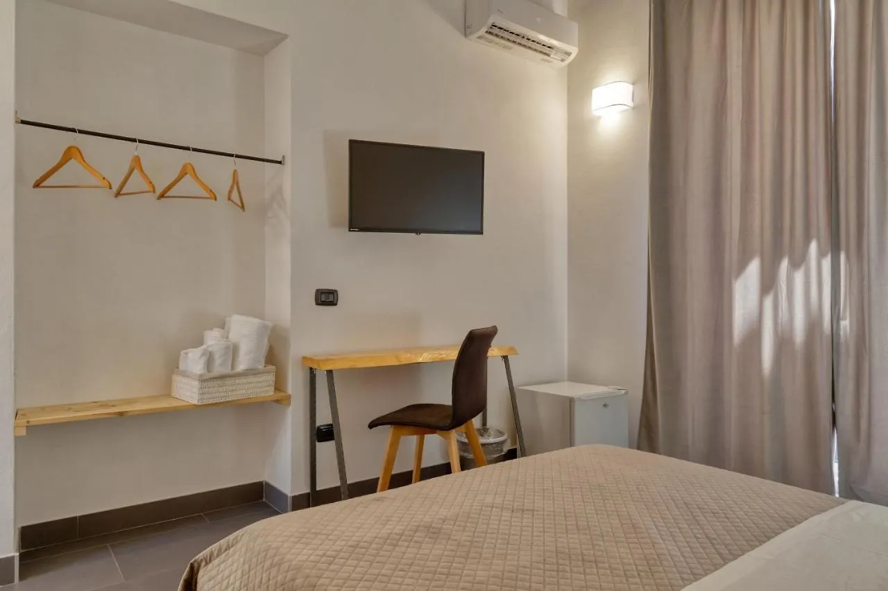Pupi 93 Rooms Palermo Bed & Breakfast