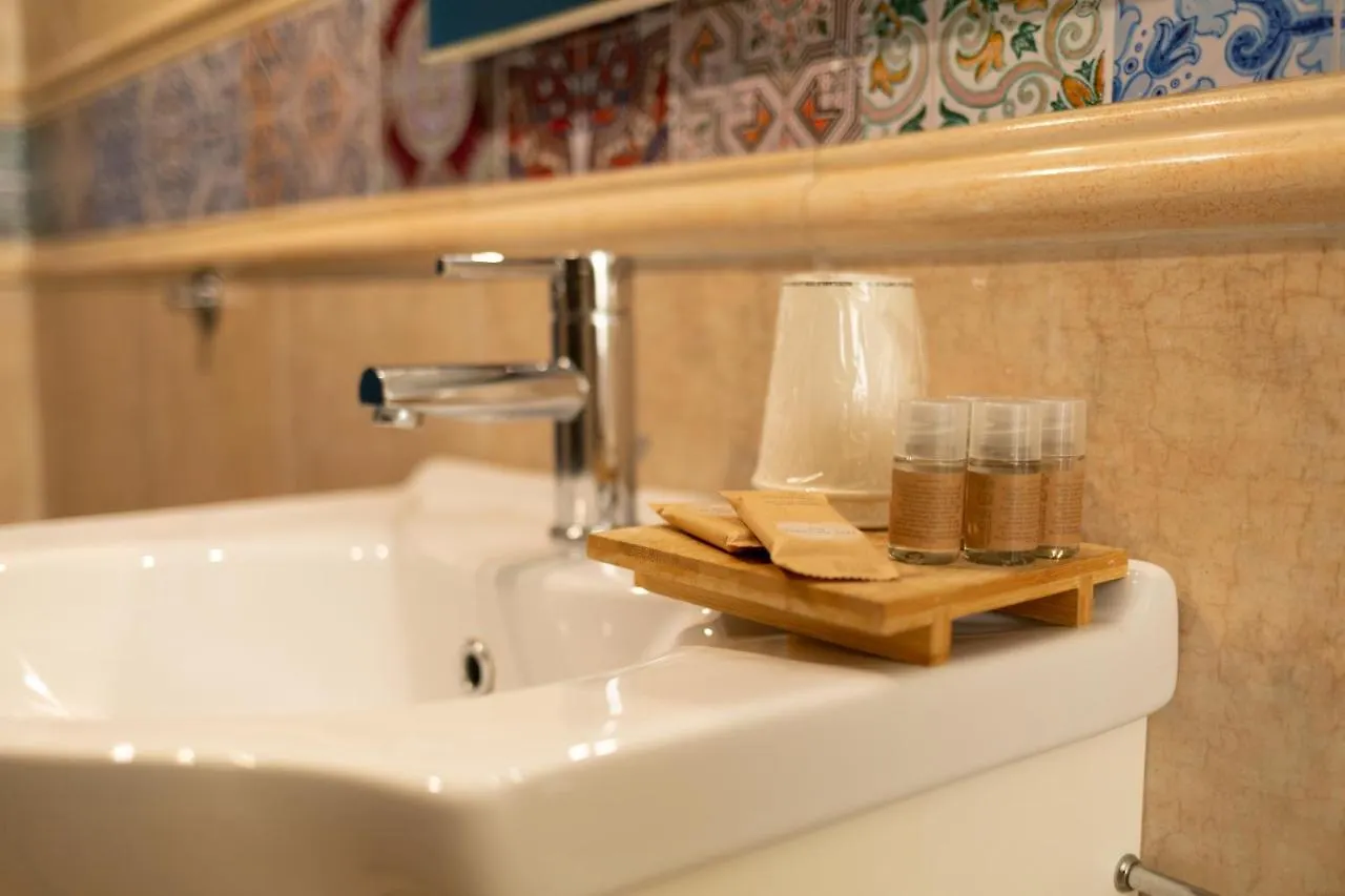 Pupi 93 Rooms Palermo Bed & Breakfast